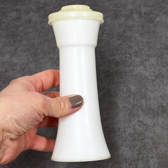 Vintage Tupperware hourglass shaker 6" - Picture 3 of 9